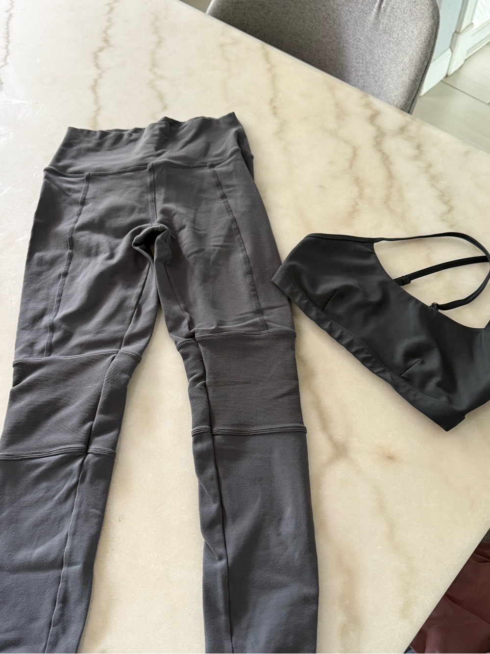 Alo yoga small  matching Women’s High-Waist Active Leggings/Bra in Charcoal Gray